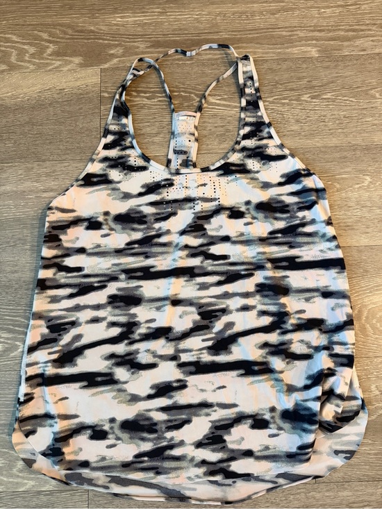 lululemon athletica Tops - Lululemon Water Bound Singlet
Wamo Camo Barely Pink